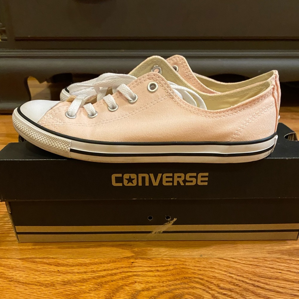 Women converse  still in a good condition